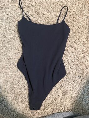 Aritzia babaton black bodysuit